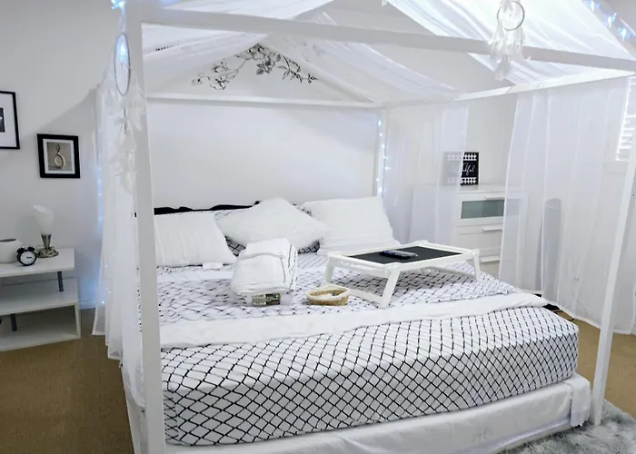 Lovely Cozy Room! With Attached Private Bath In The Heart Of Vancouver! Private Parking & Self Check-In!