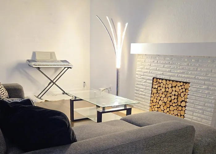 Lovely Cozy Room! With Attached Private Bath In The Heart Of Vancouver! Private Parking & Self Check-In!