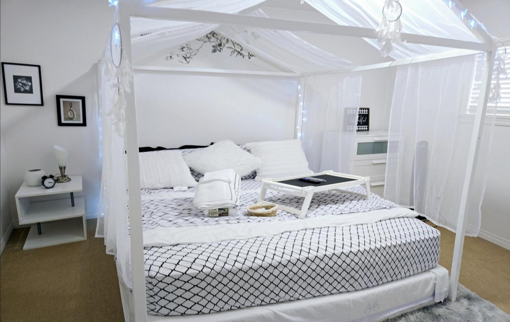 Lovely Cozy Room! With Attached Private Bath In The Heart Of Vancouver! Private Parking & Self Check-in! Homestay *
